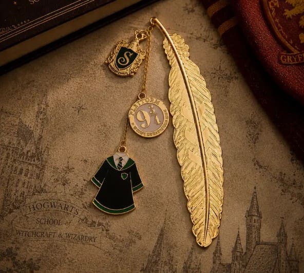 Harry Potter House Feather Metal Bookmark with Platform 9¾ Charm ✨