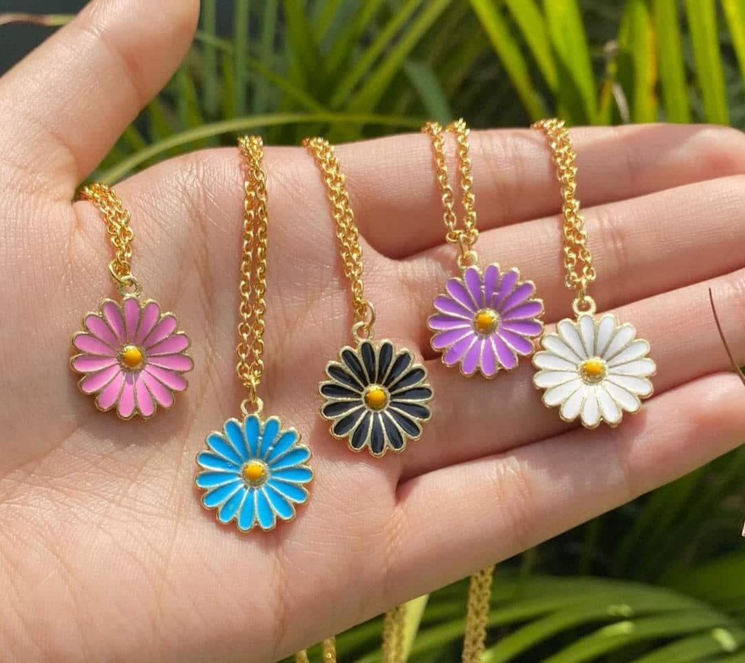 Daisy Pendant Chain