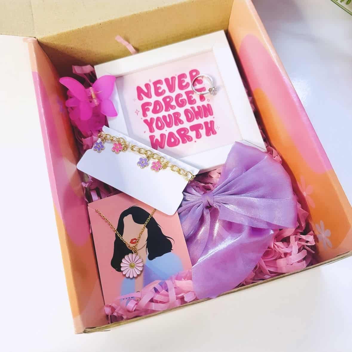Affordable Friendship Day box
