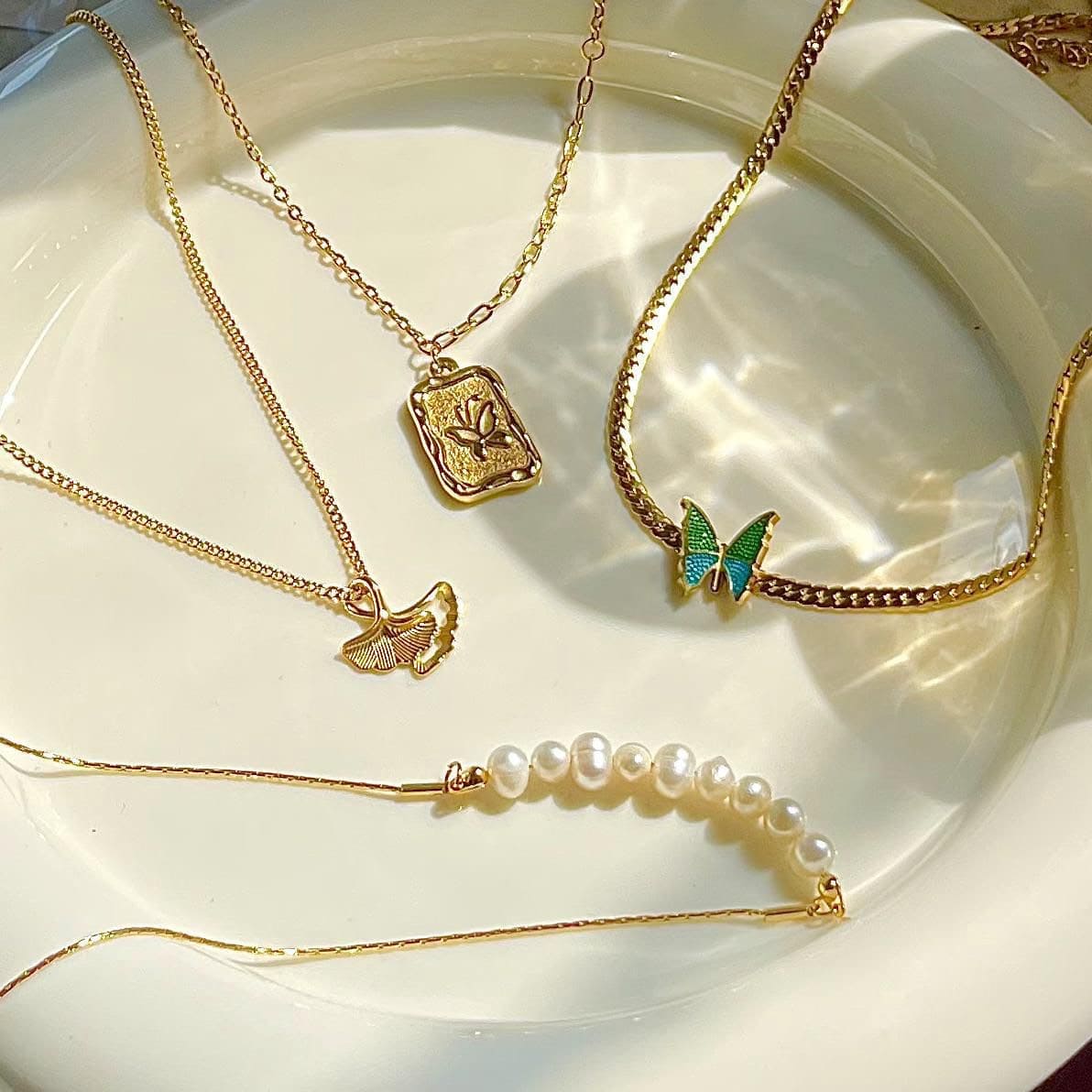 Dainty Pearl Necklace